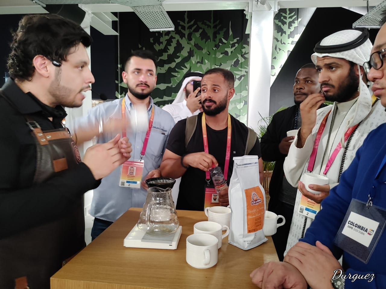 Participantes recorriendo Expo Dubai